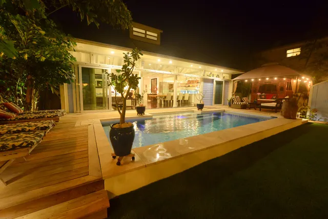 Vacation Rental - Blu on White