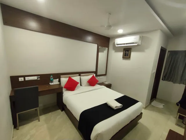 Capital O 48018 Royal Park