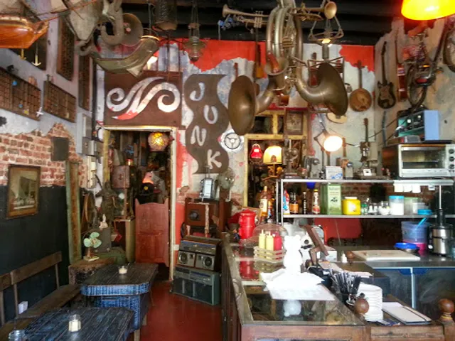 Junk Cafe