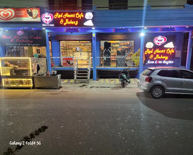 RED HEART Cafe BAKERY
