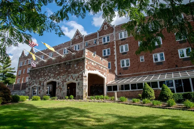 The Albion Summit Hotel