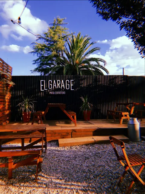 EL GARAGE Patio Cervecero