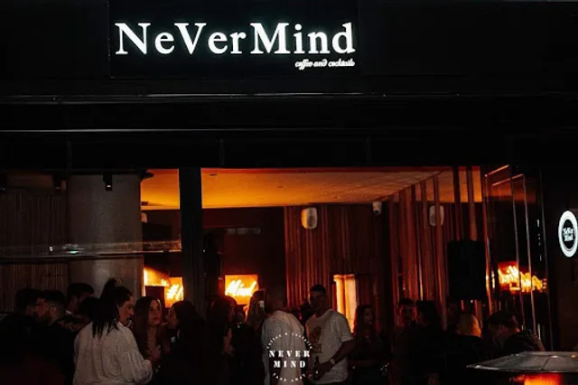 Never Mind Cafe - Cocktail Bar