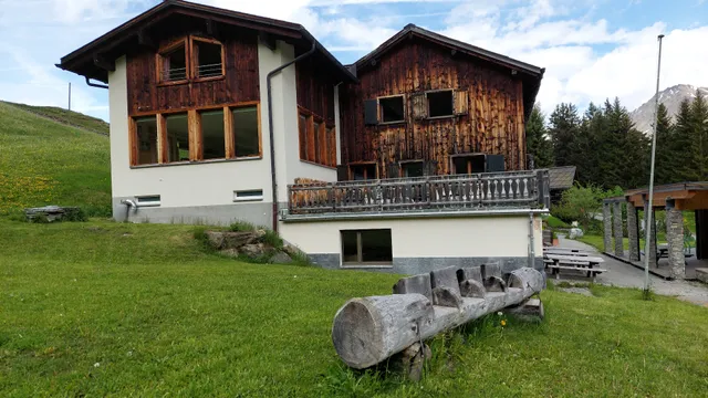 Tgantieni sot Haus mit Herz / Rischatsch