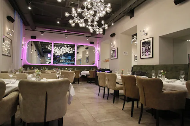 Retro - Cafè, Bar, Restaurant, Grill