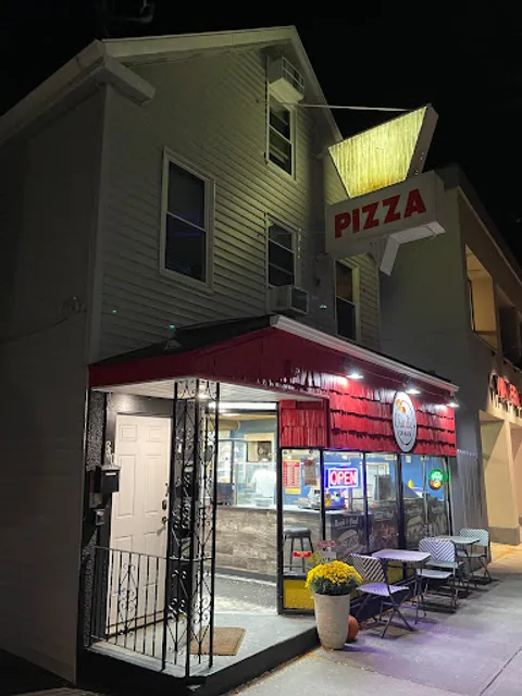 Charlie's On Main pizza