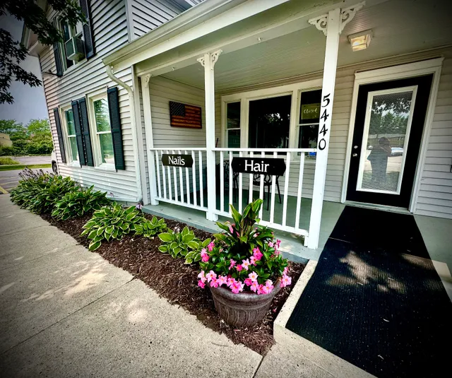 B Elliotts Salon & Day Spa