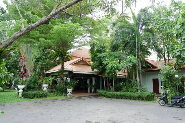 เรือนแพรีสอร์ท