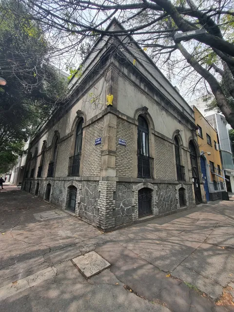 METRO Boutique Hostal