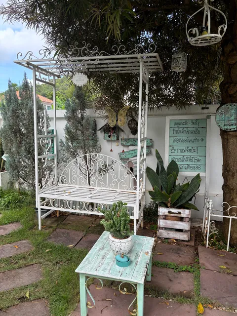 The Floral Cafe and Bistro