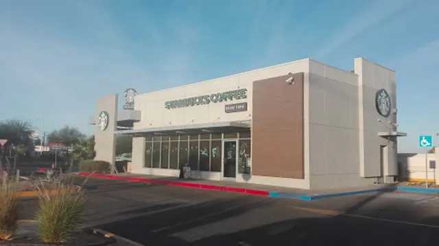 Starbucks Plaza del Valle Mexicali DT