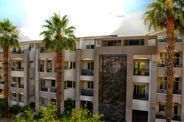 Two Seas Apart Hotel