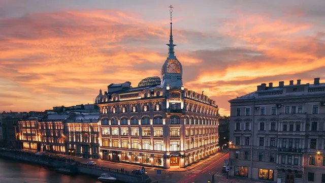 The department store brand clothes Au Pont Rouge