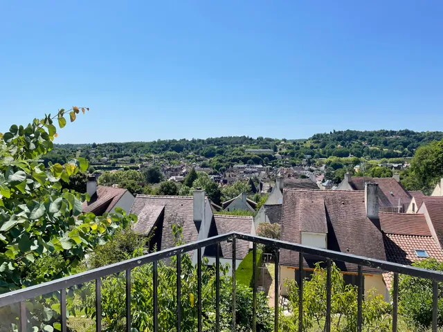 Tournesol & Anémone : Maison Anémone Sarlat, gîte avec piscine privative et vue sur Sarlat, vacances en famille en Dordogne
