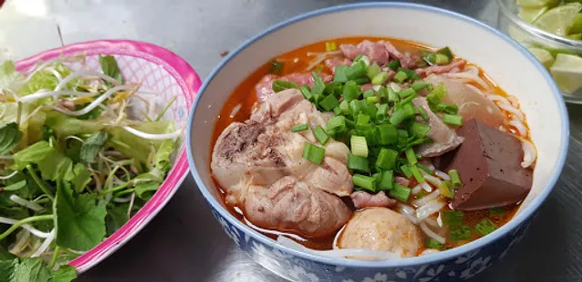 Bun Bo Hue O Phụng