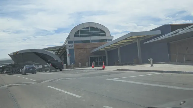 Tucson Airport Authority - Restaurants & Shopping