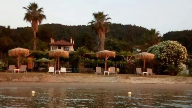 paradise studios & apartment vourvourou