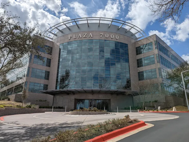 Plaza 7000