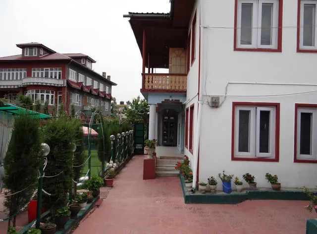 Lassa Bhat Guest House