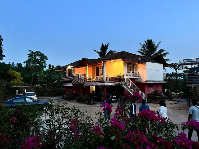 Jungle Fowl Estate Stay