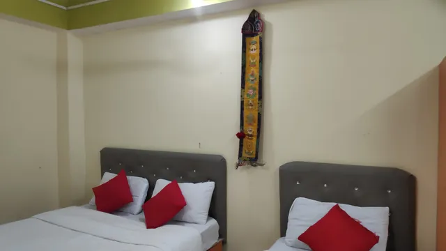 OYO 33465 Travellers Inn