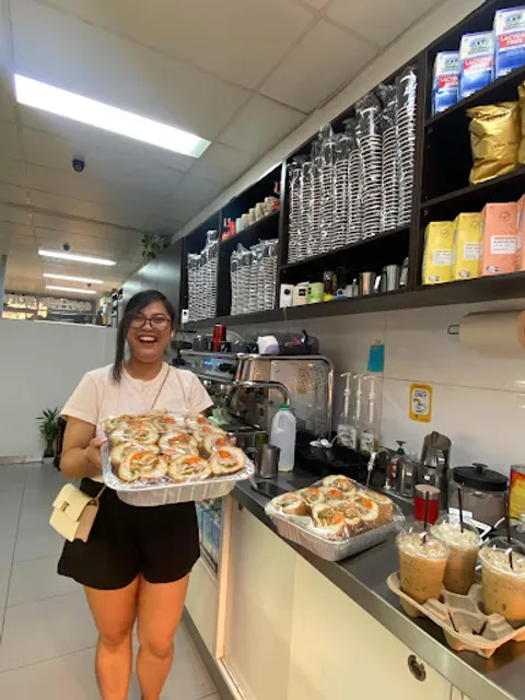 Leon's Cafe & Take Away