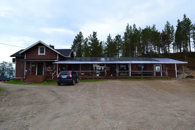 Kelotti Lakeside Cottages