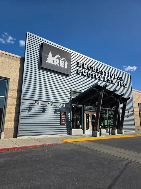 REI