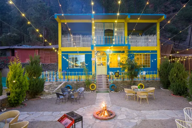 Kainaat - A Riverside Homestay