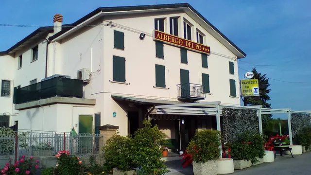 Trattoria Del Pesce Albergo del Po Osteria al Ponte museo dei pontieri