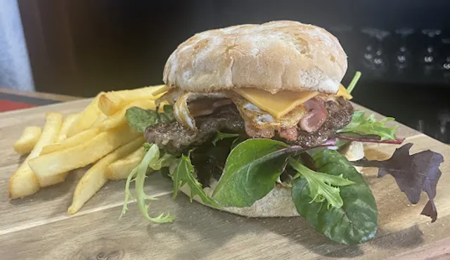 LAKE WALLACE HOTEL EDENHOPE