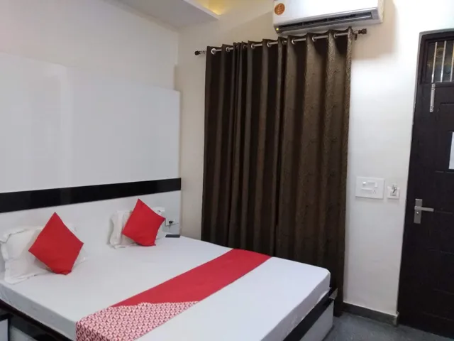 OYO 15673 Hotel Lotus Inn