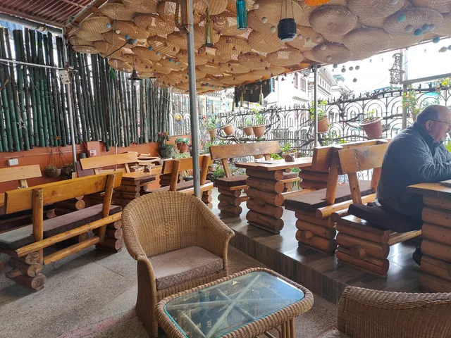 The Season's Restaurant Pizzaria