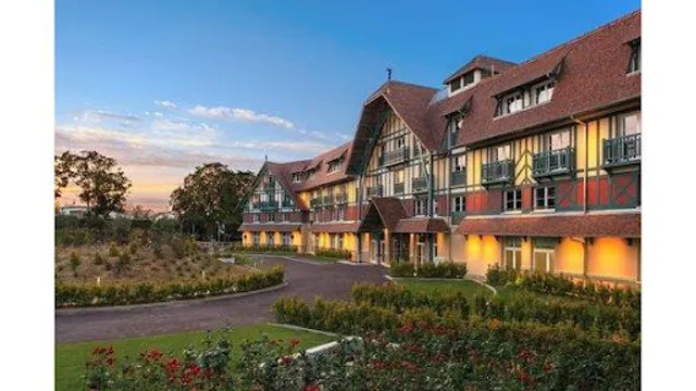 Renaissance Paris Hippodrome de St. Cloud Hotel