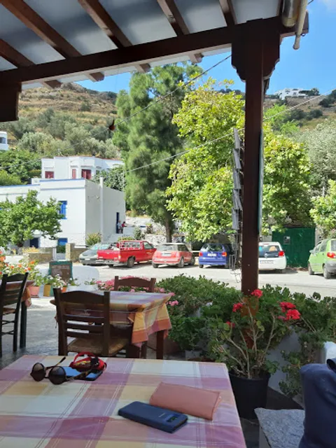 Παραδοσιακό καφενειο Κυρα 'Λενης