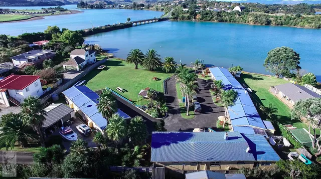 Raglan Palm Beach Motel