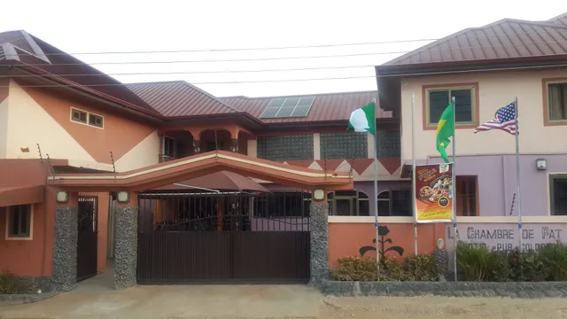 La Chambre De Pat Hotel/ Restaurant