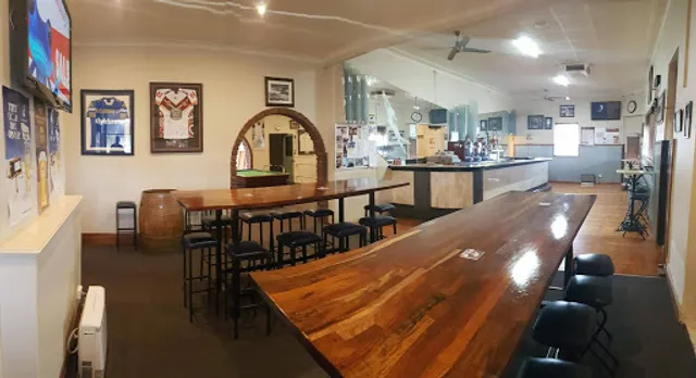 TYDVIL HOTEL & BISTRO Open Wed to Sun from 12pm, all day Gin tasting!