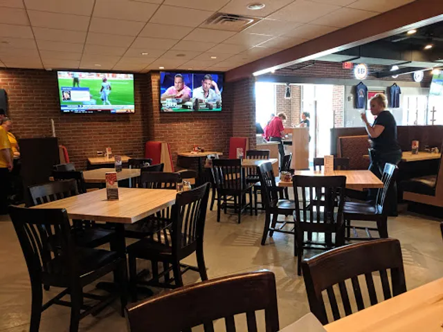 Old Chicago Pizza + Taproom