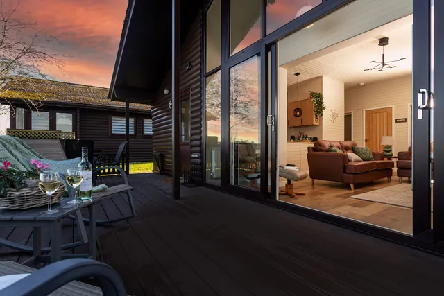 Sandmartin Lodge - Pine Lake Resort