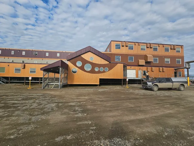 Arctic Oilfield Hotel