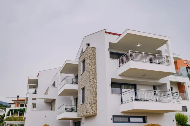 BLUE STONE LUXURY SUITES