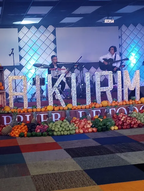 SHORES SHOPPING CENTER