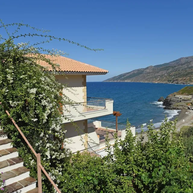 Anarrousa Studios & Apartments