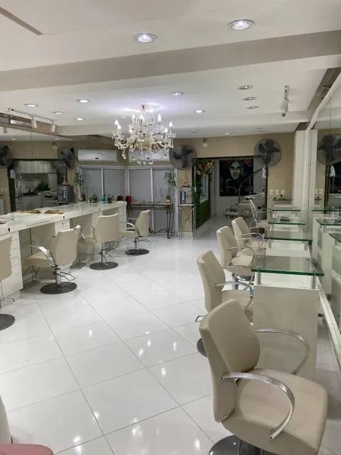 Paula Ventura Mega Hair