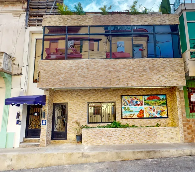 Tau Casa Reyes