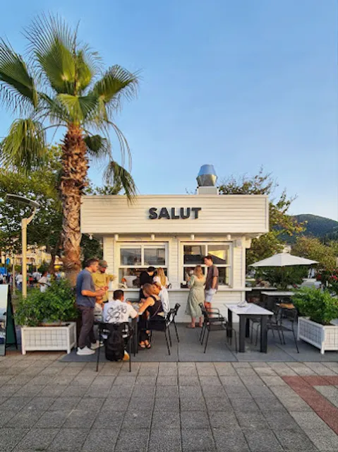 SALUT Döner Shawarma, Hummus & Falafel