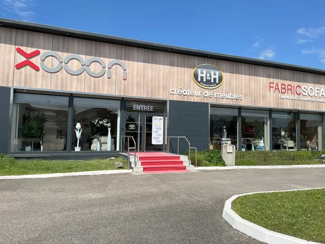 Magasin de meubles H et H Saint Priest et Fabric