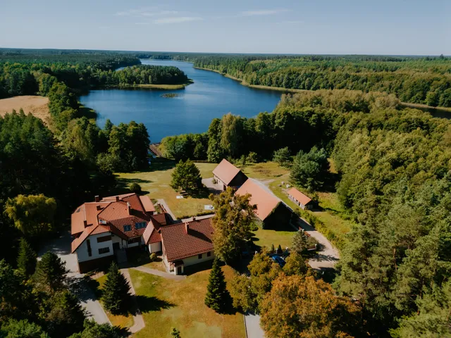 Apartment Hunting Black