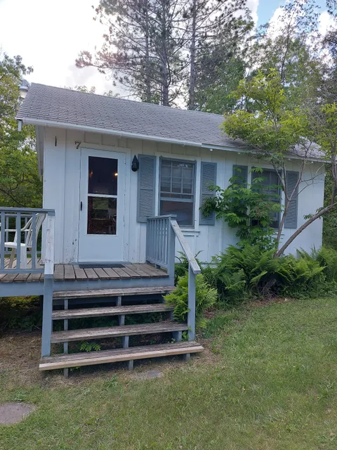 Lund's Motel & Cottages